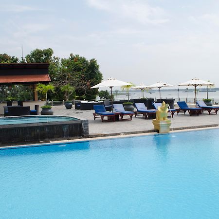 Hotel Cambodiana Пном Пен Екстериор снимка
