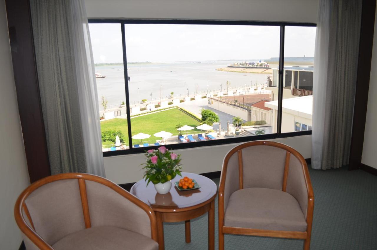 Hotel Cambodiana Пном Пен Екстериор снимка