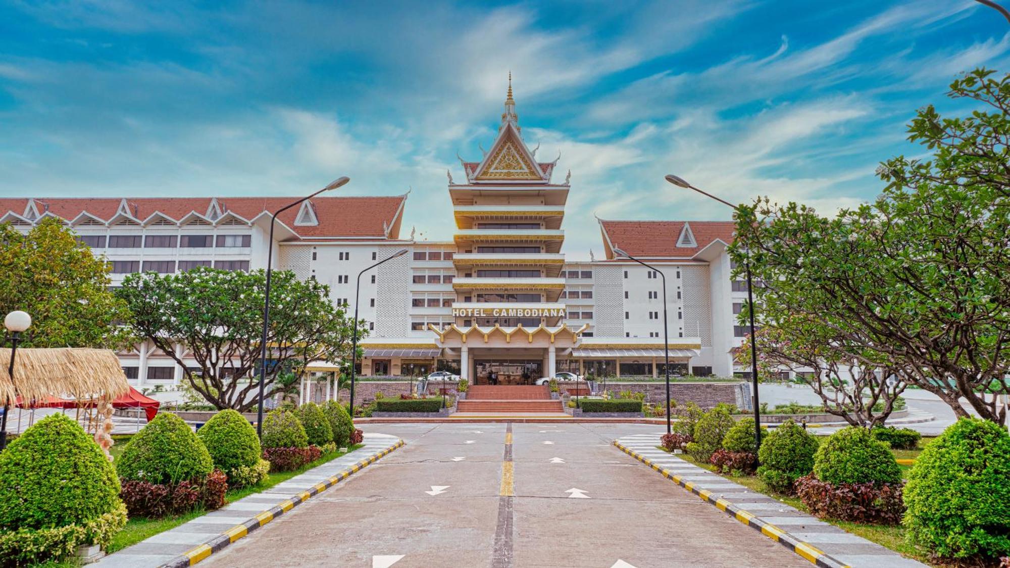 Hotel Cambodiana Пном Пен Екстериор снимка