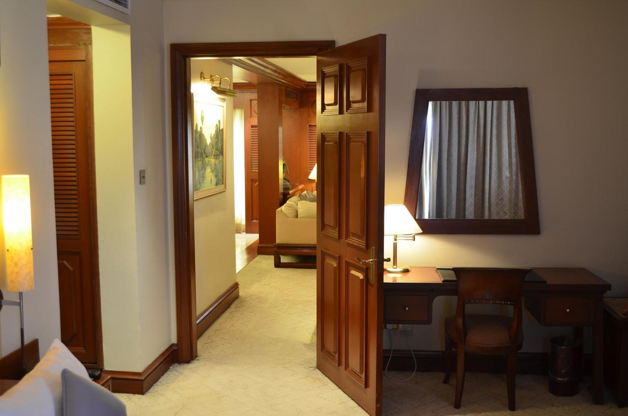 Hotel Cambodiana Пном Пен Екстериор снимка