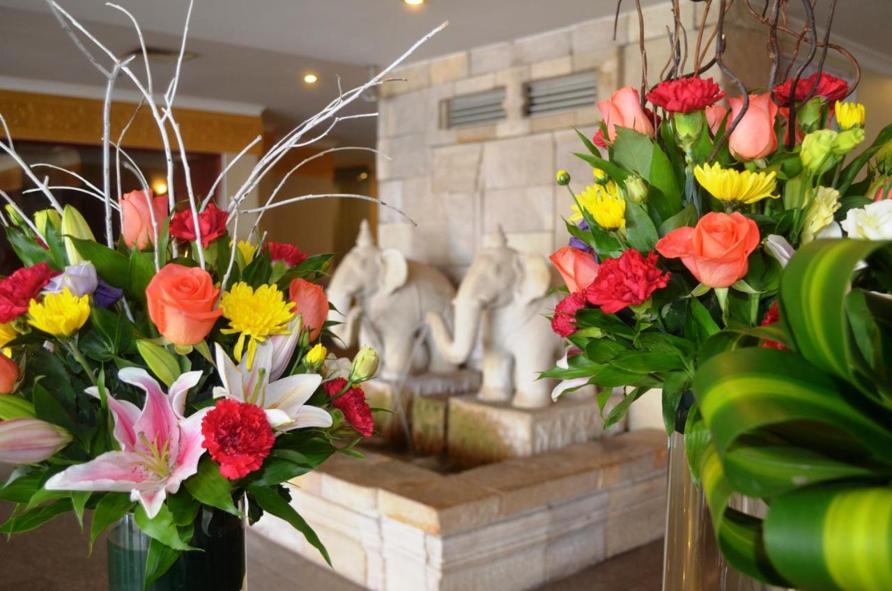 Hotel Cambodiana Пном Пен Екстериор снимка